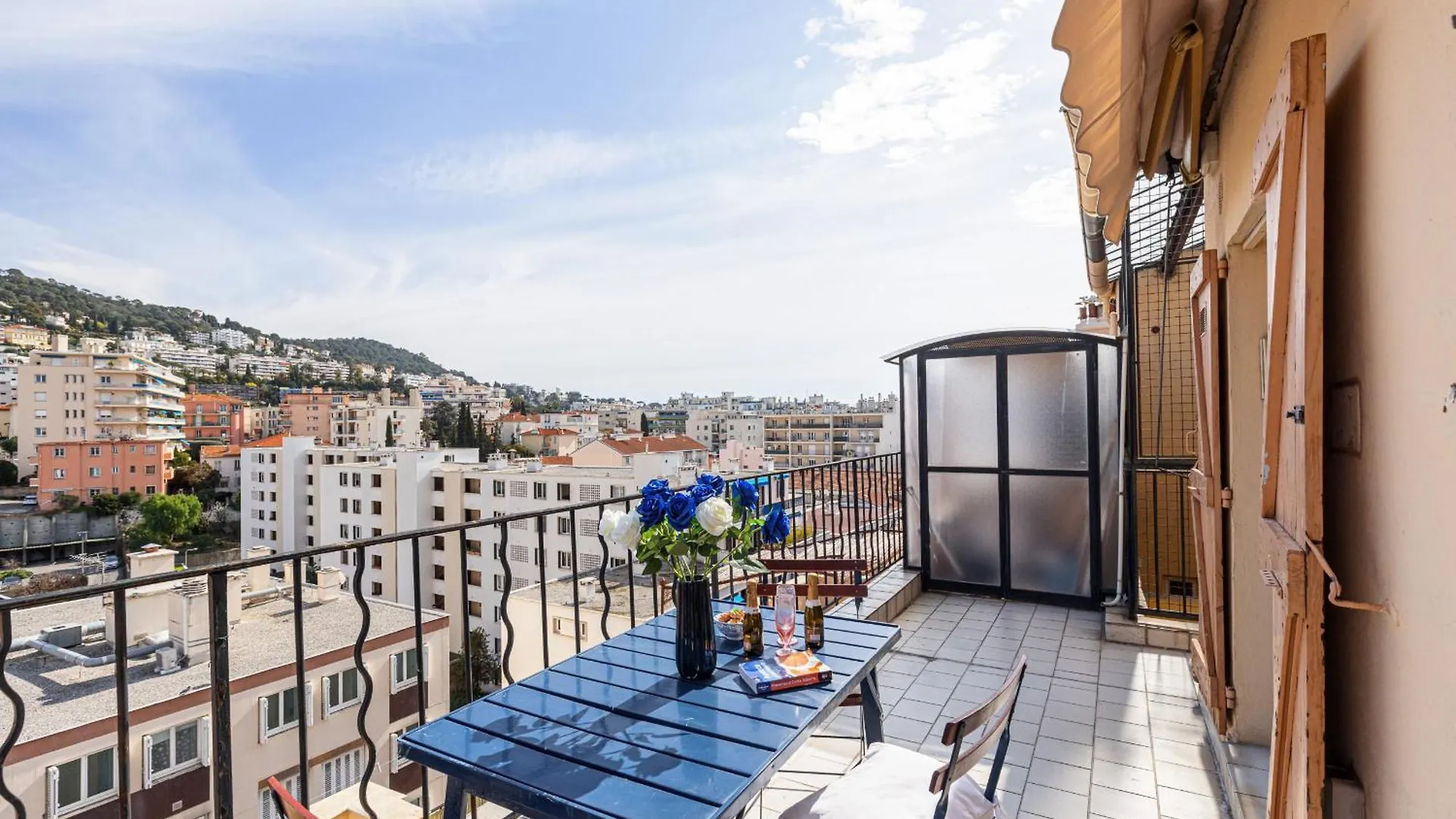 Extraordinary View On Port And Castle Hill - 1 Bdr & Parking Apartment Nice France
