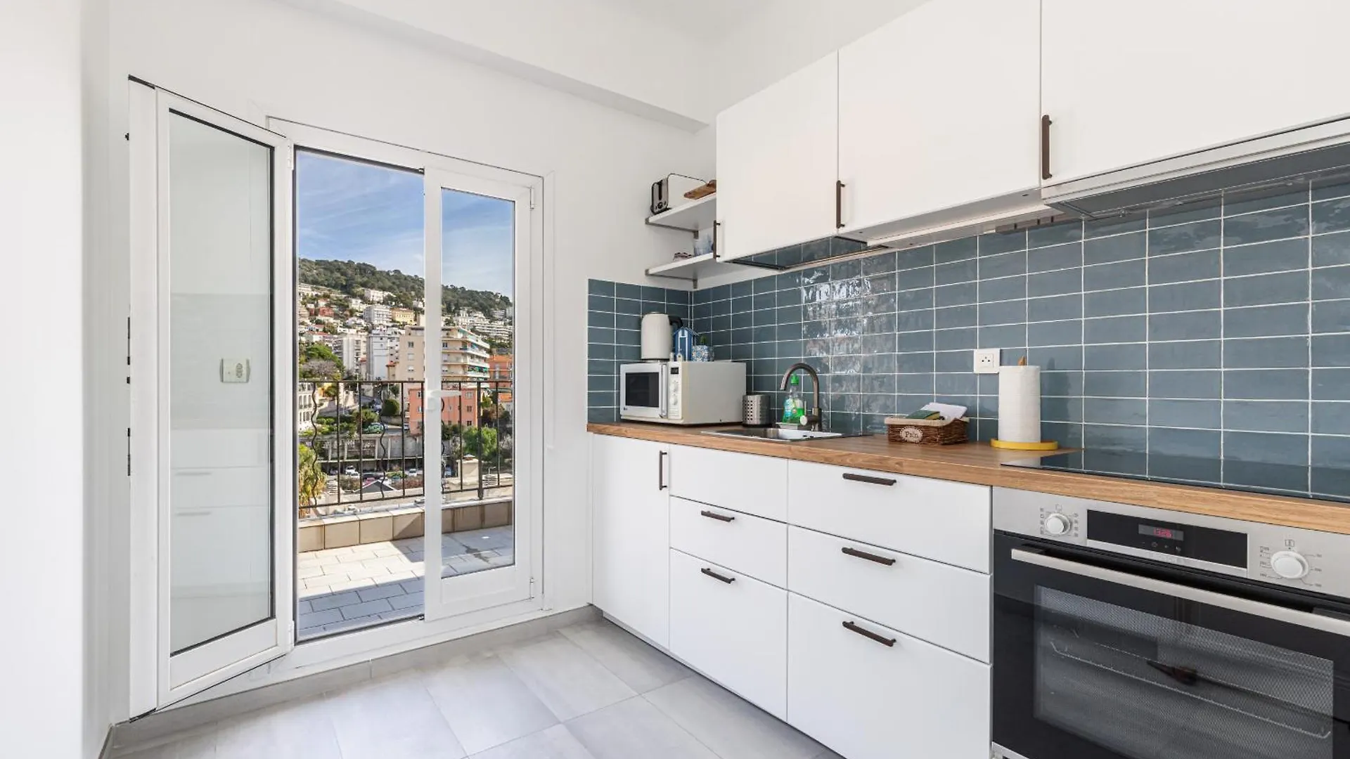 Extraordinary View On Port And Castle Hill - 1 Bdr & Parking Apartment Nice 0*,