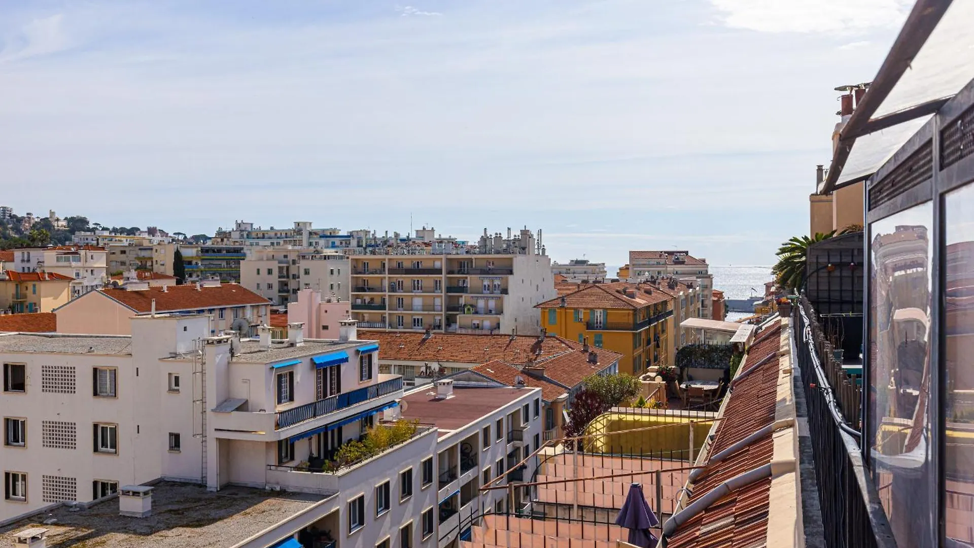 Extraordinary View On Port And Castle Hill - 1 Bdr & Parking Apartment Nice