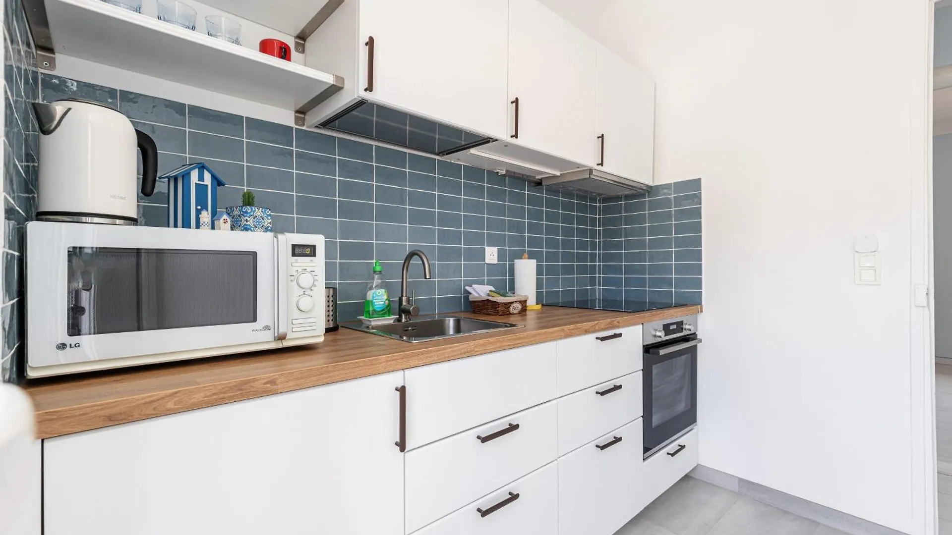Extraordinary View On Port And Castle Hill - 1 Bdr & Parking Apartment Nice