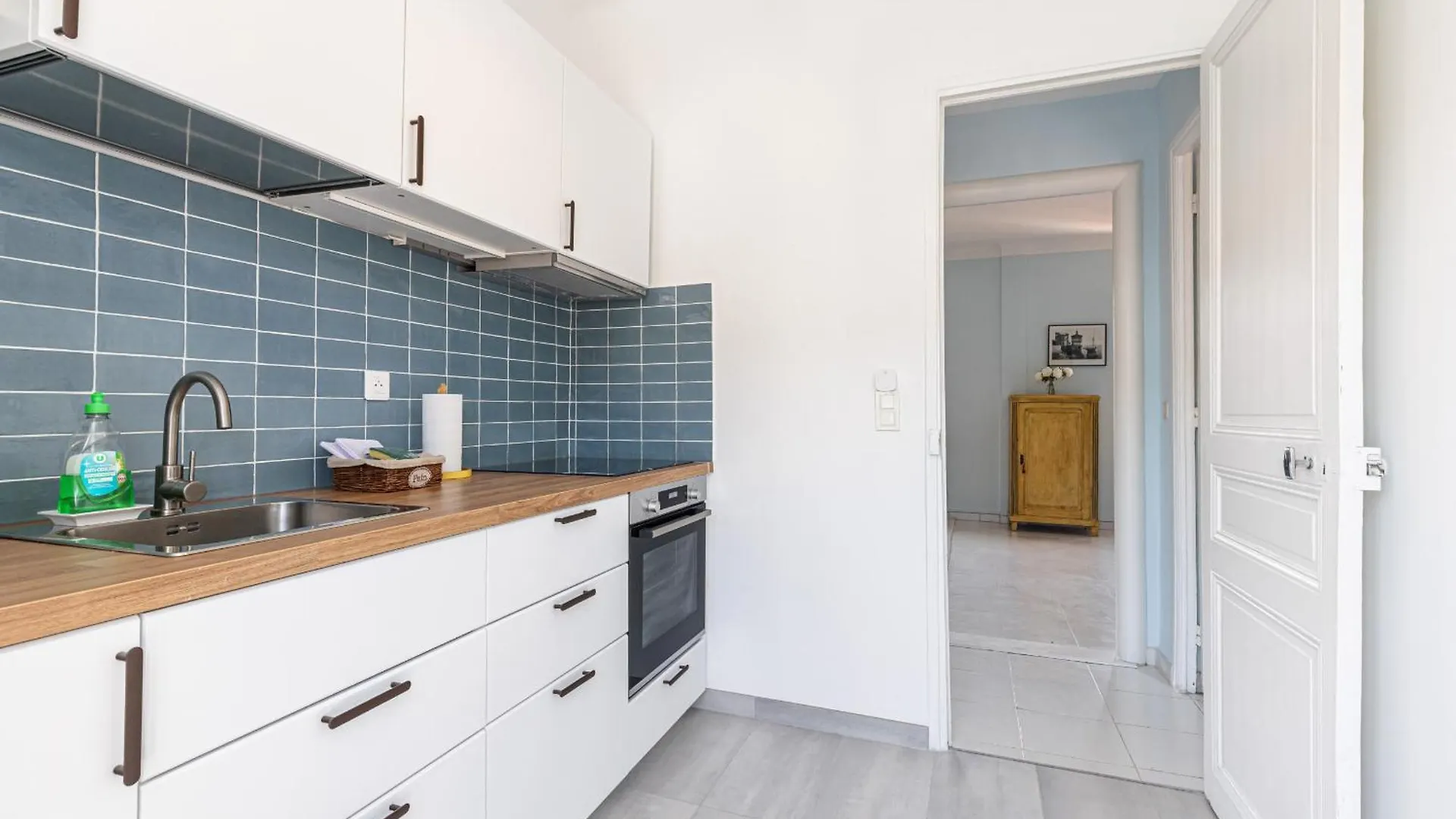 Extraordinary View On Port And Castle Hill - 1 Bdr & Parking Apartment Nice France