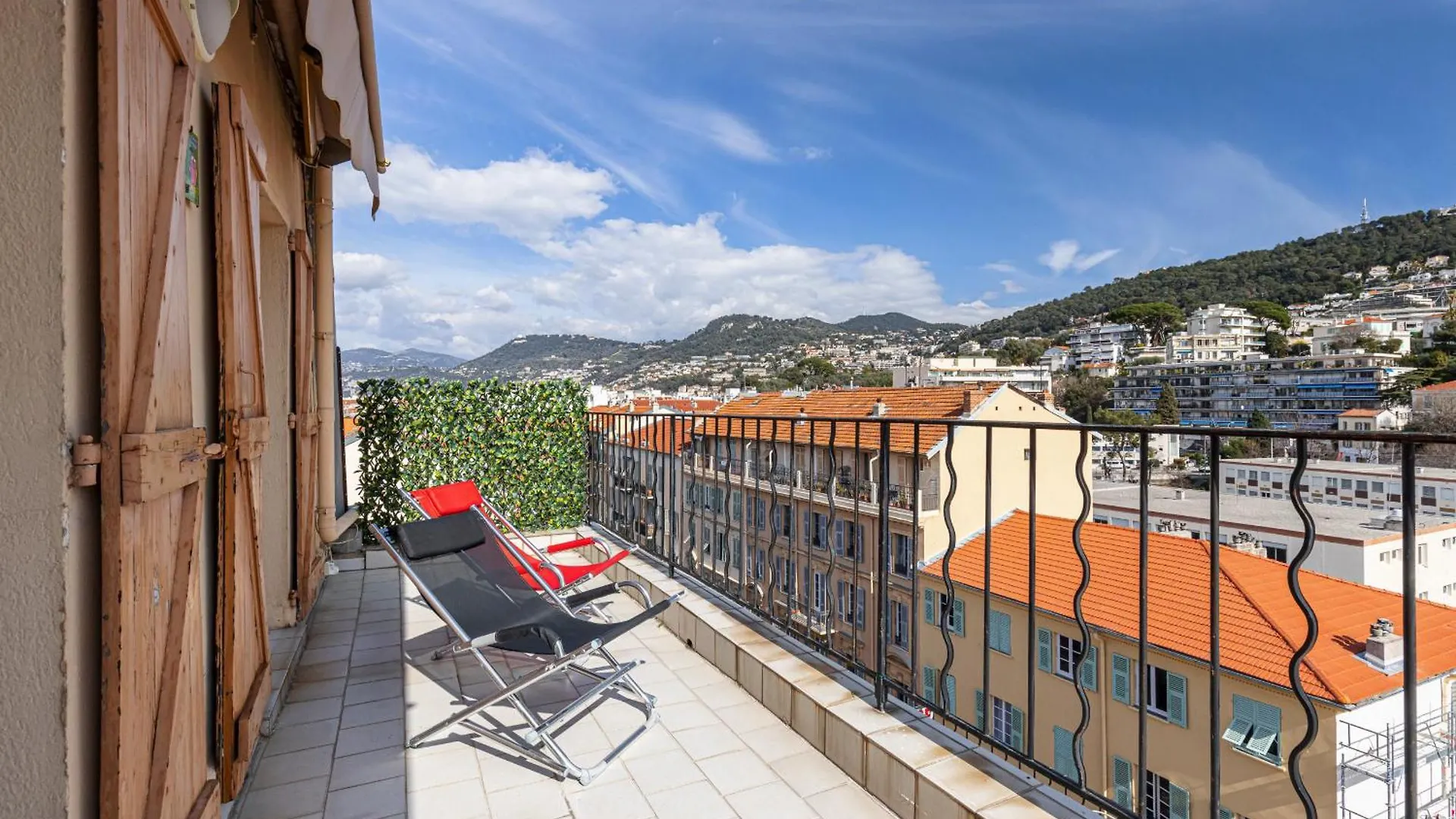 Extraordinary View On Port And Castle Hill - 1 Bdr & Parking Apartment Nice