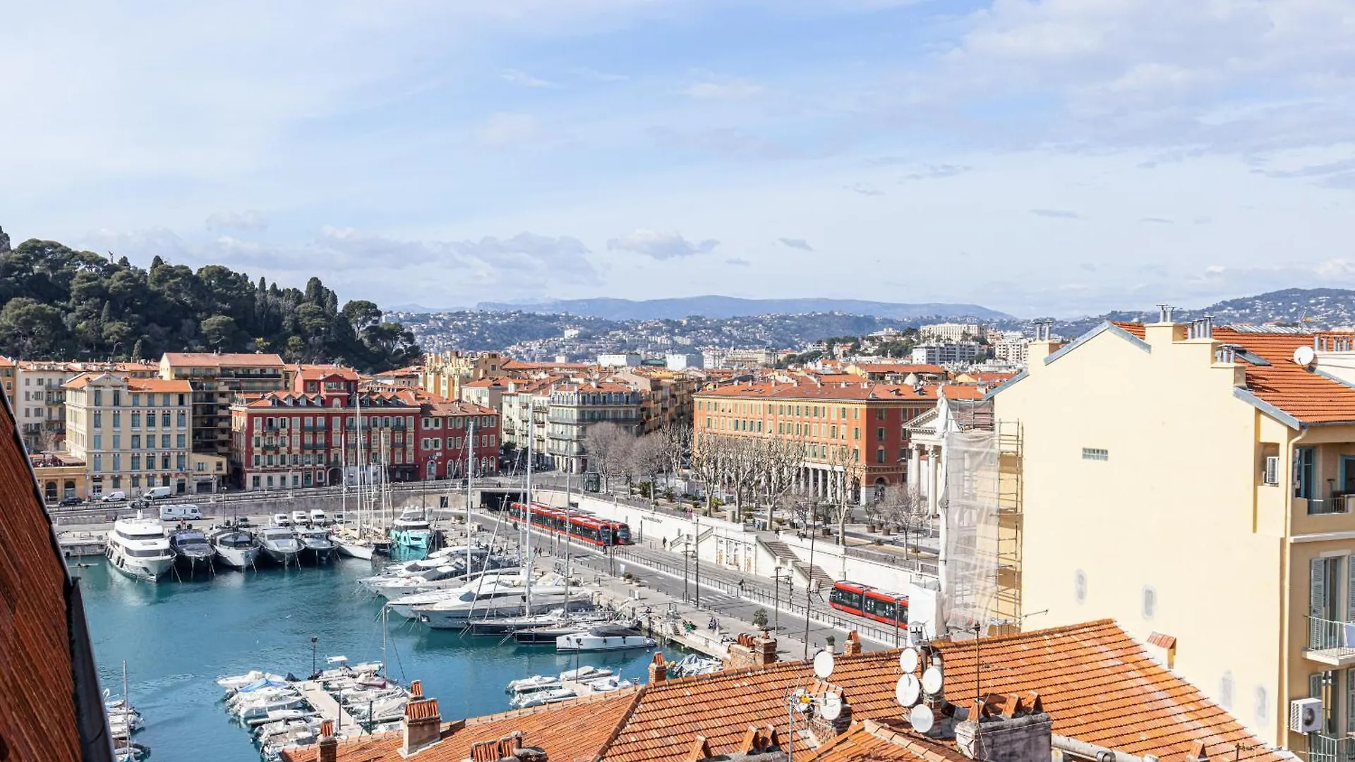 Extraordinary View On Port And Castle Hill - 1 Bdr & Parking Apartment Nice